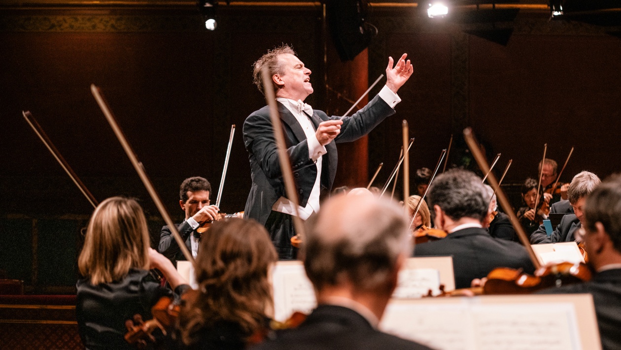 Jonathan NOTT dirigeant l'Orchestre de la Suisse Romande