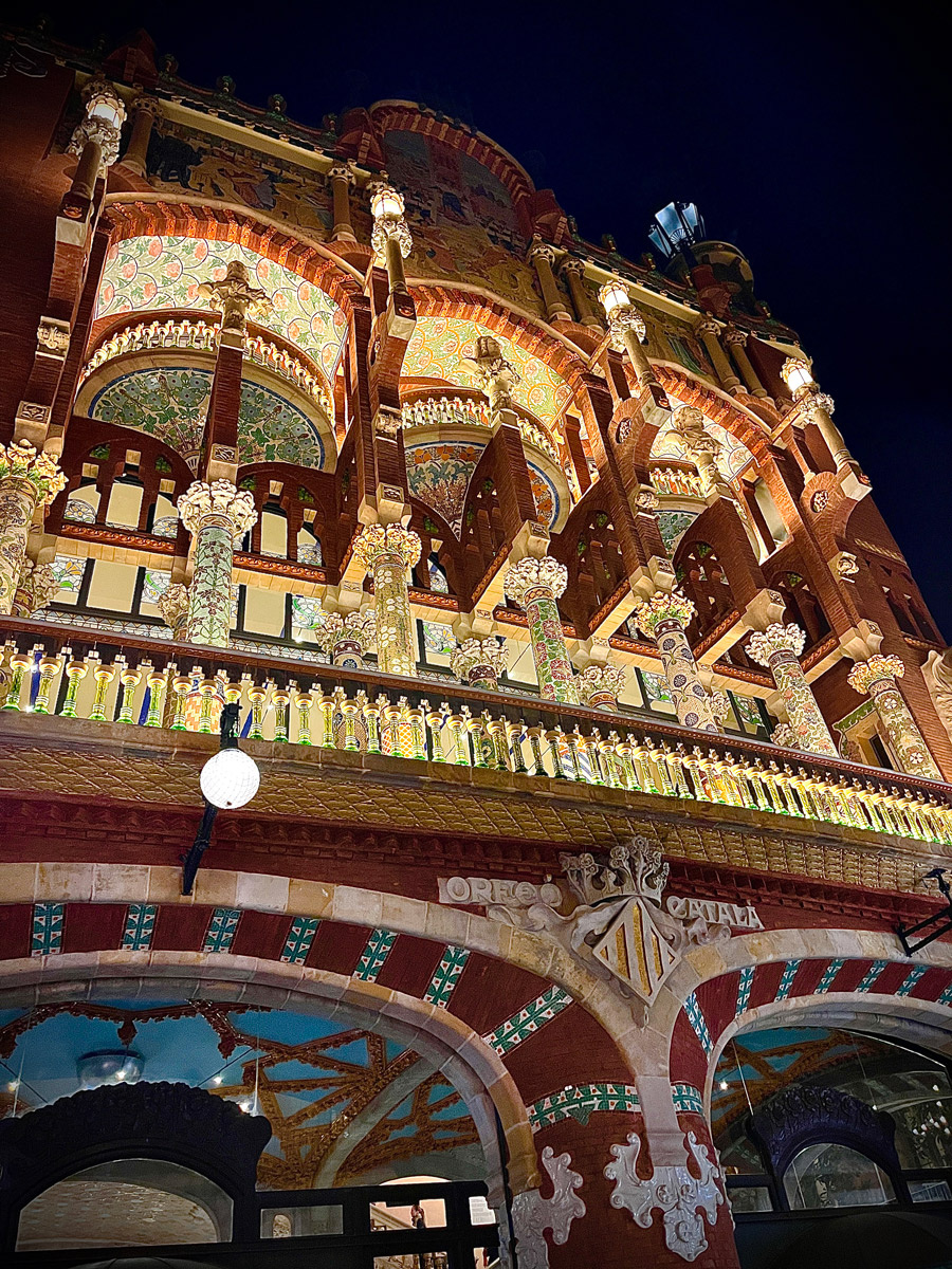 Orchestre national de Lyon sur la scène du Palau de la Música Catalana de Barcelone