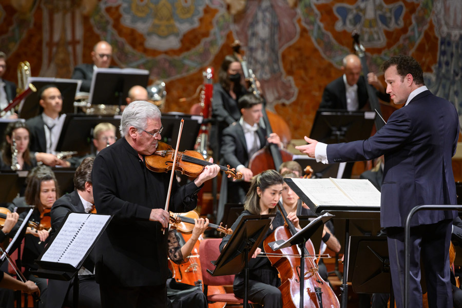 Orchestre national de Lyon sur la scène du Palau de la Música Catalana de Barcelone