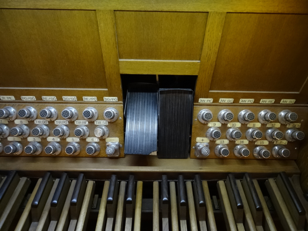 Console de l’orgue, pédales