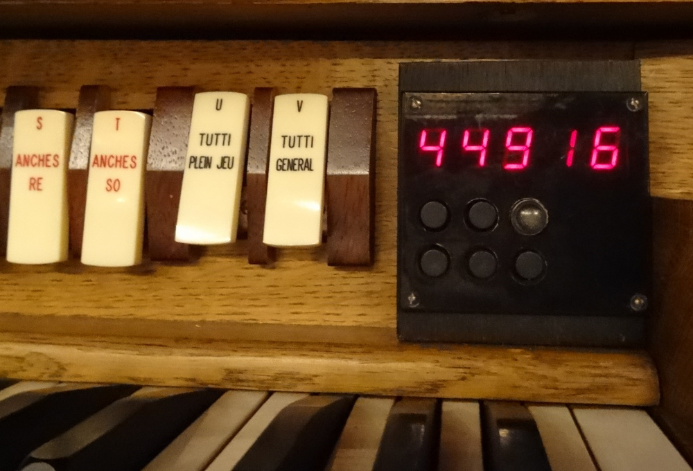 Console de l’orgue, combinateur