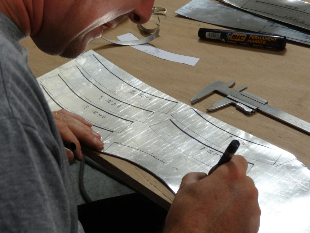 Calcul et dessin des rallonges par Christophe Cailleux, avant leur coupe