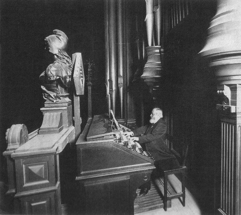 Alexandre Guilmant à la console du Trocadéro