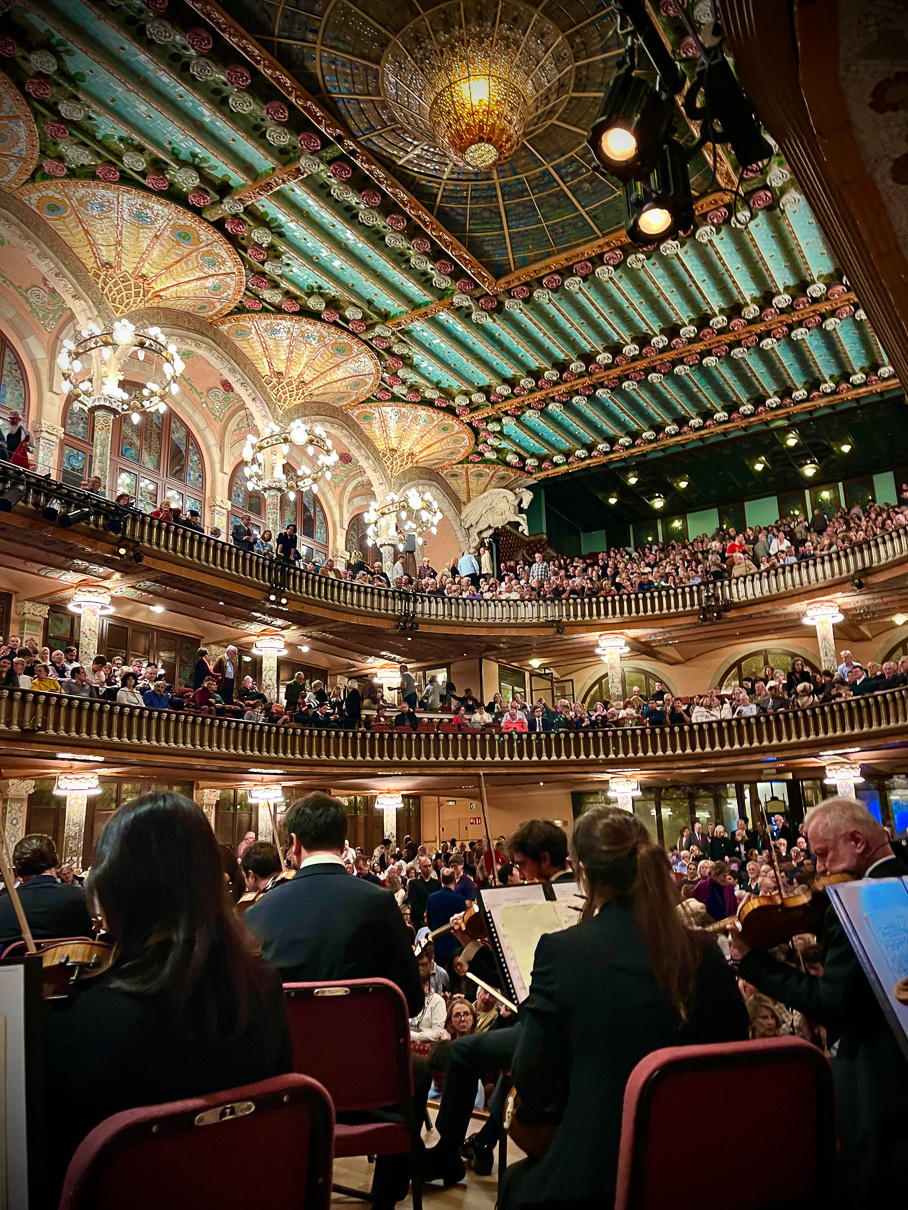 Orchestre national de Lyon sur la scène du Palau de la Música Catalana de Barcelone