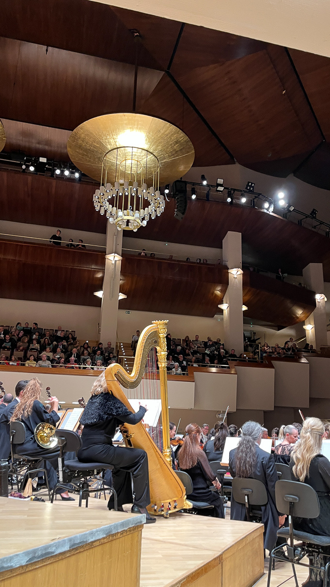 Orchestre national de Lyon sur la scène de l'Auditori de Madrid