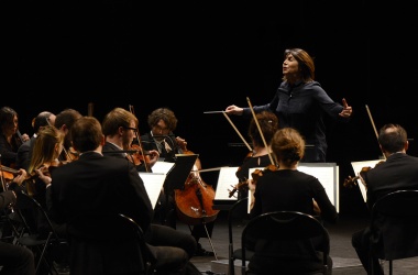 Claire Gibault dirige le Paris Mozart Orchestra